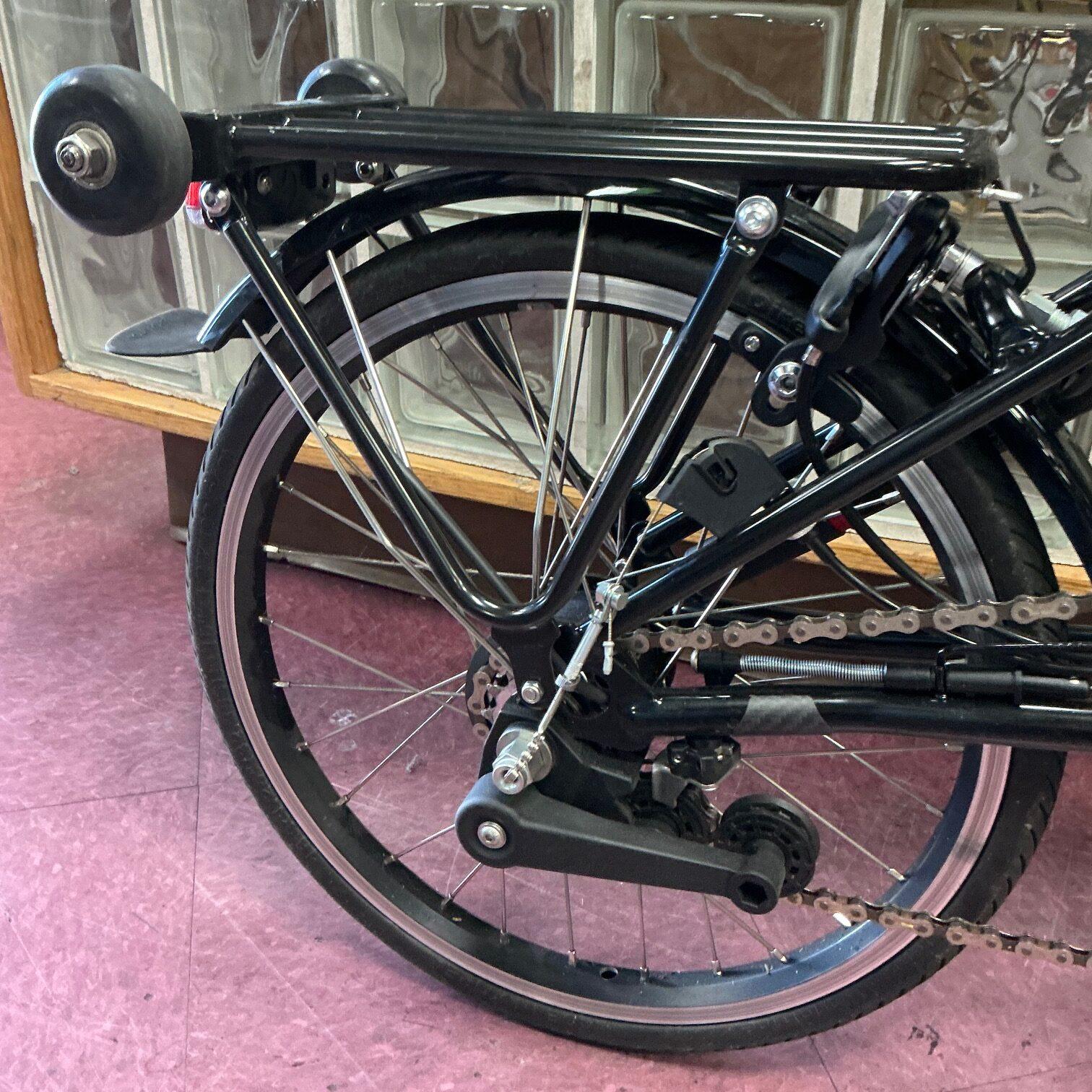 Used Brompton H6L Electric Folding Bicycle - Turkish Green w/ Tannus solid Foam Tires - Image 10