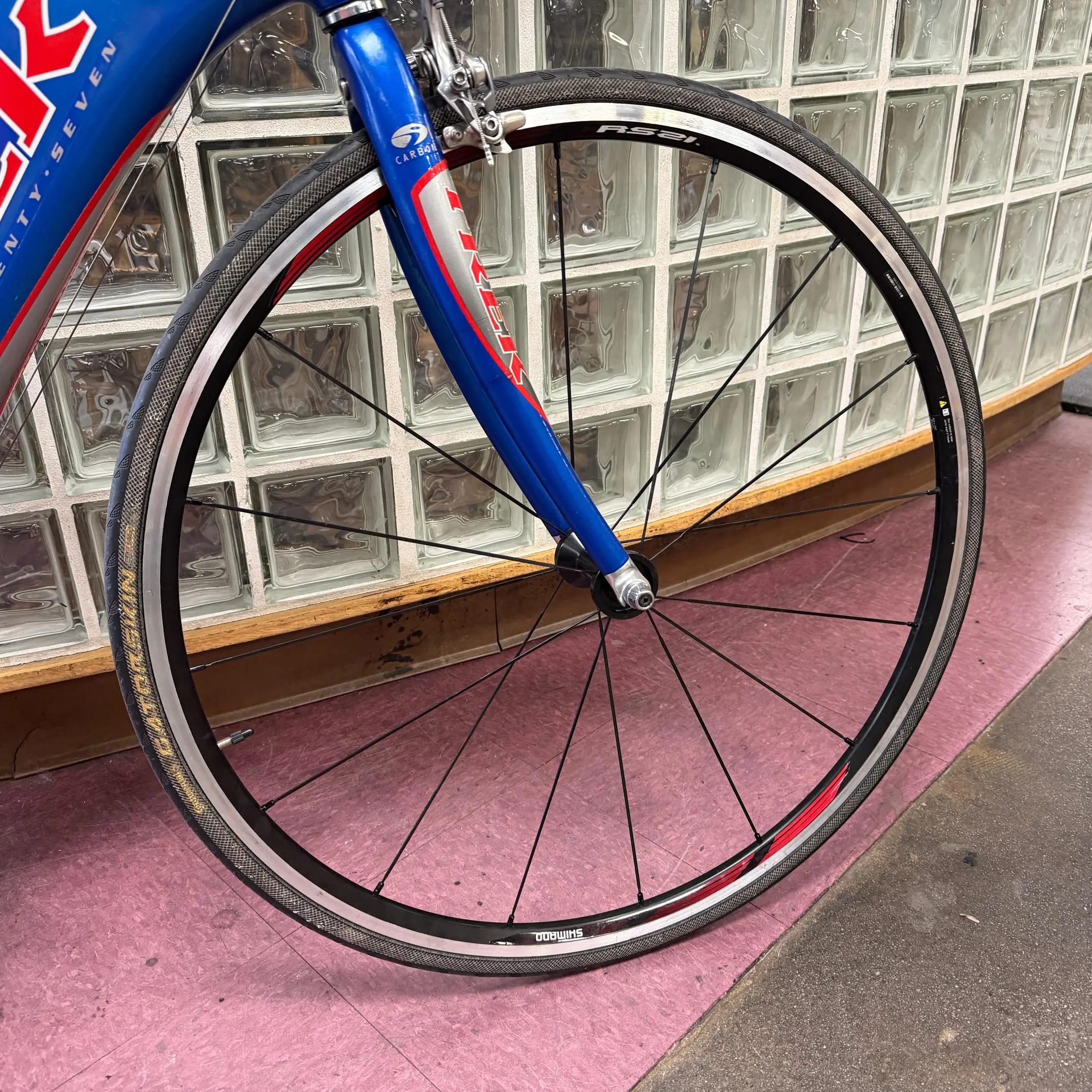 Used Trek Y Foil 77 Carbon Fiber Aero Road Bike - Image 5