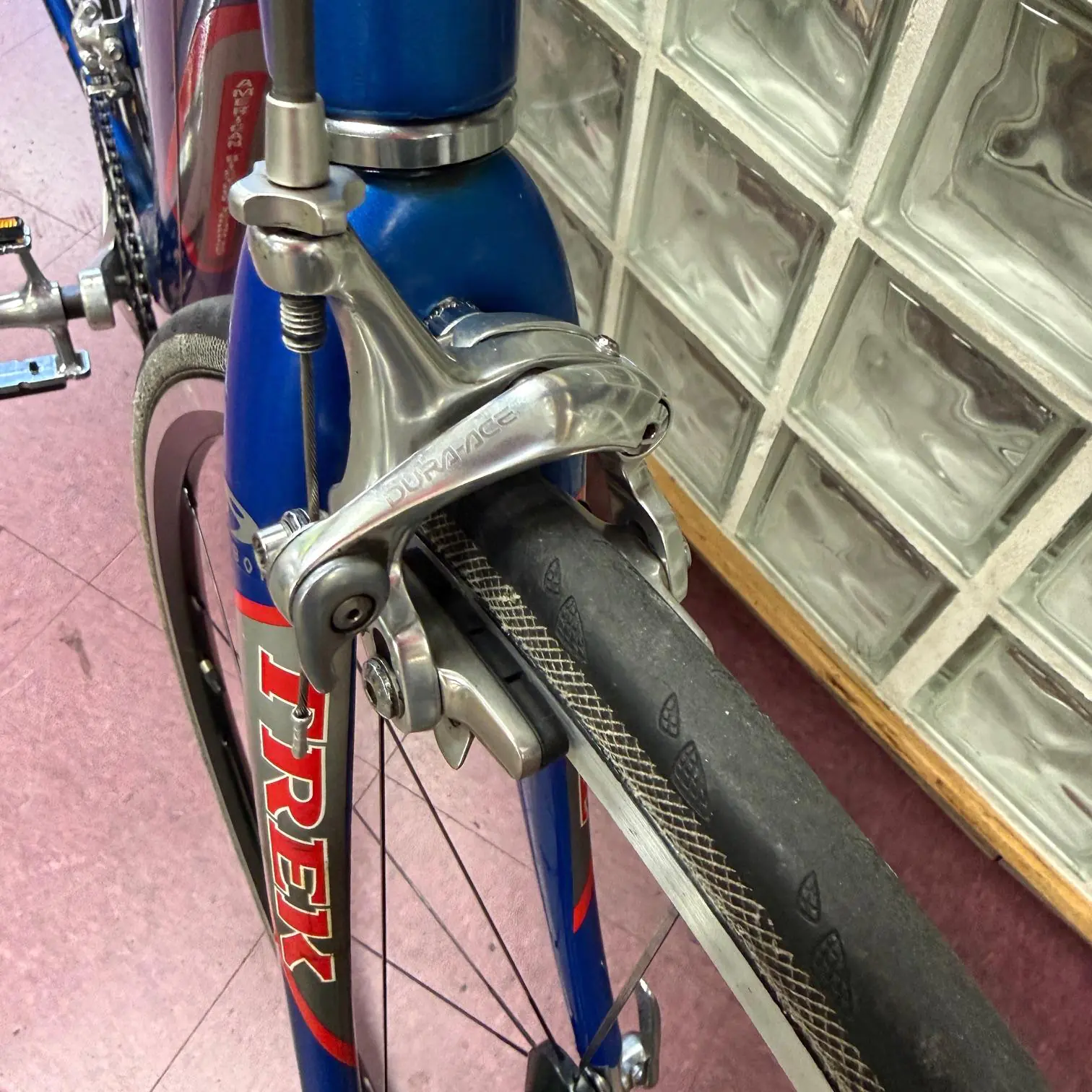 Used Trek Y Foil 77 Carbon Fiber Aero Road Bike - Image 11