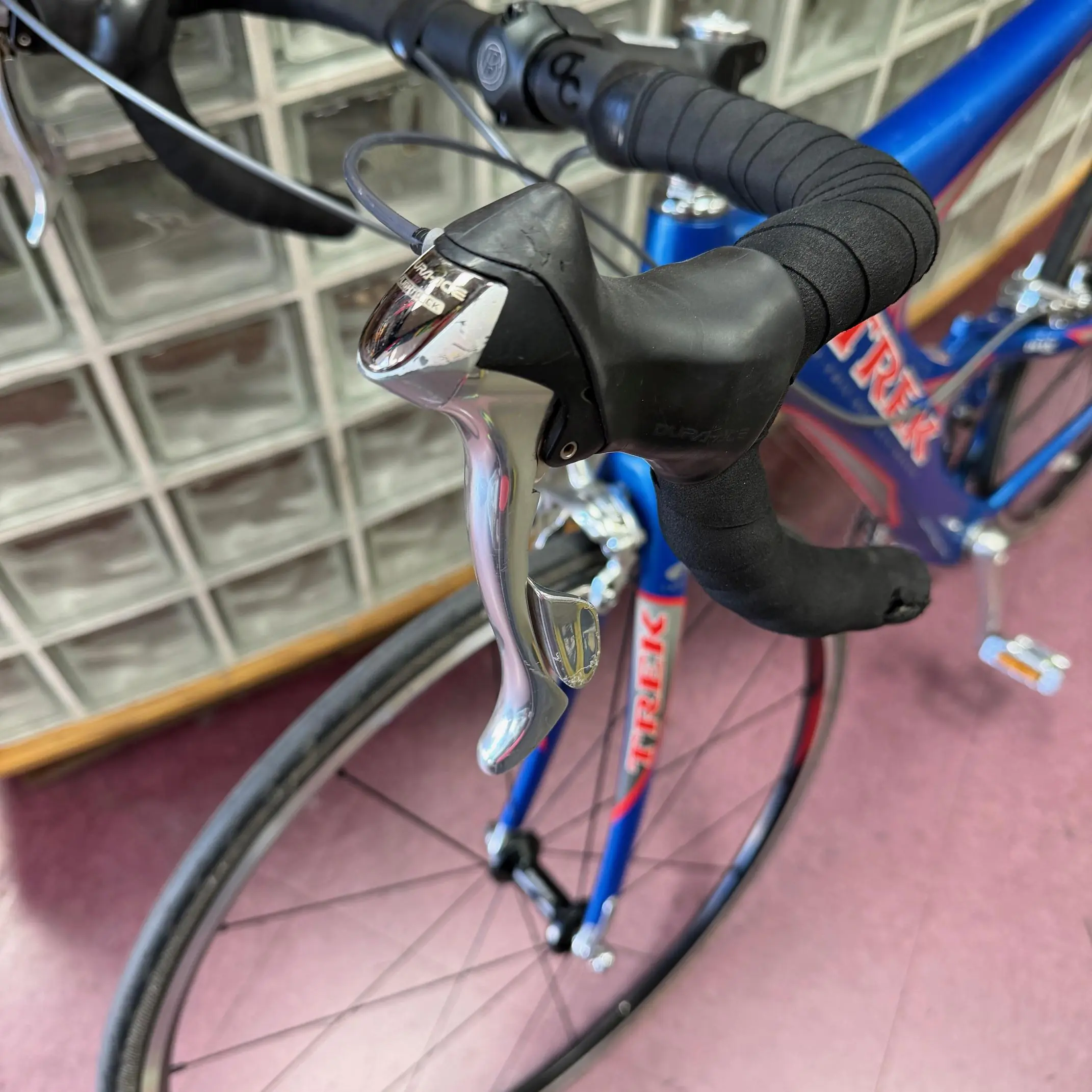 Used Trek Y Foil 77 Carbon Fiber Aero Road Bike - Image 2
