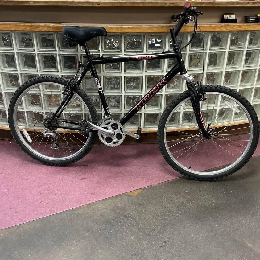 Used 21" Trek 820 Single Track Series Mountain Bike