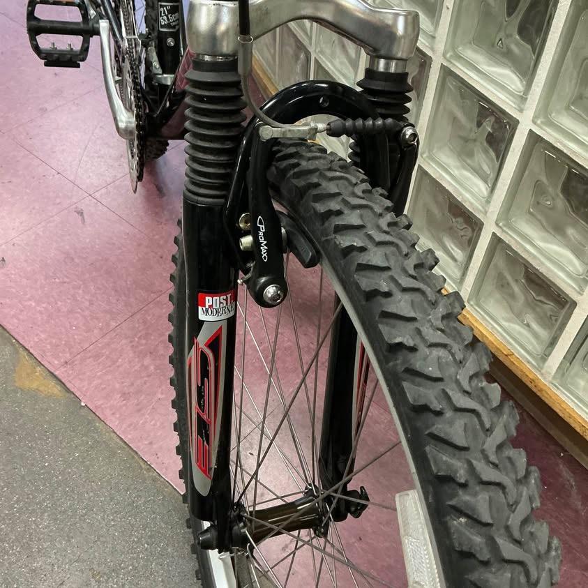 Used 21" Trek 820 Single Track Series Mountain Bike - Image 2
