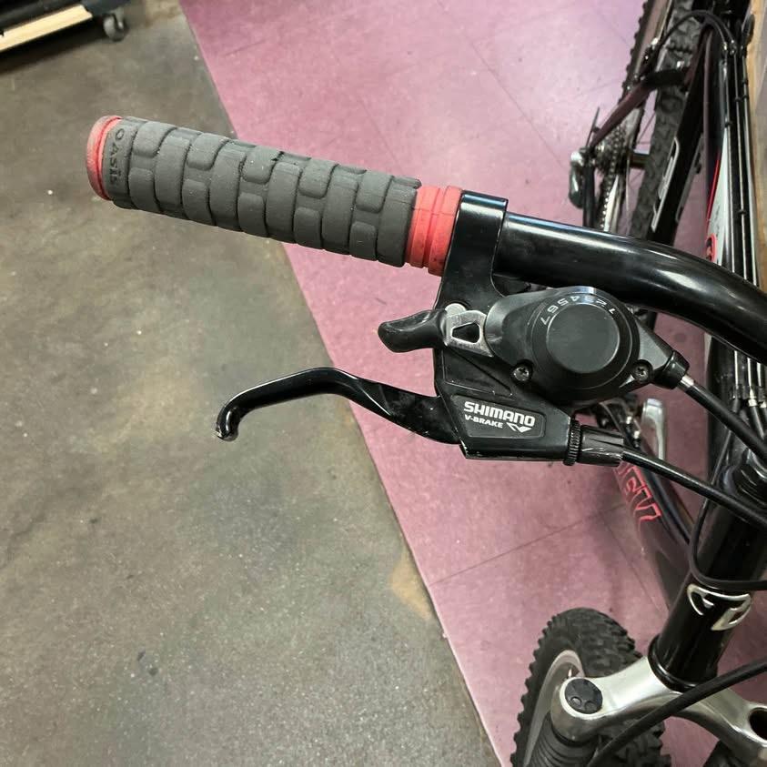 Used 21" Trek 820 Single Track Series Mountain Bike - Image 5