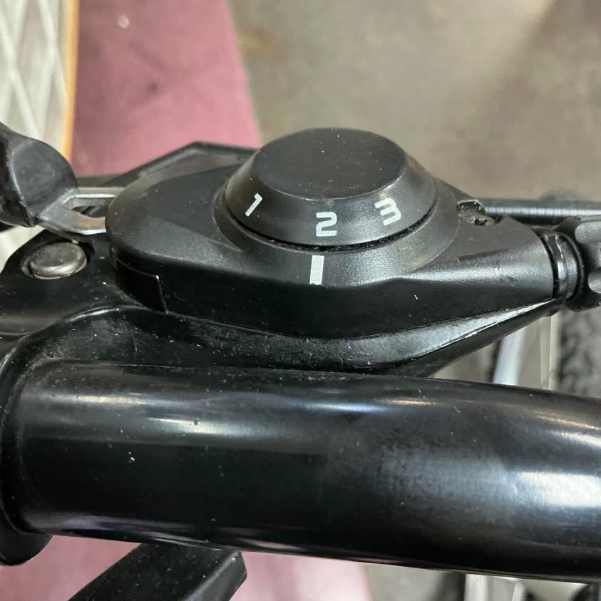 Used 21" Trek 820 Single Track Series Mountain Bike - Image 10